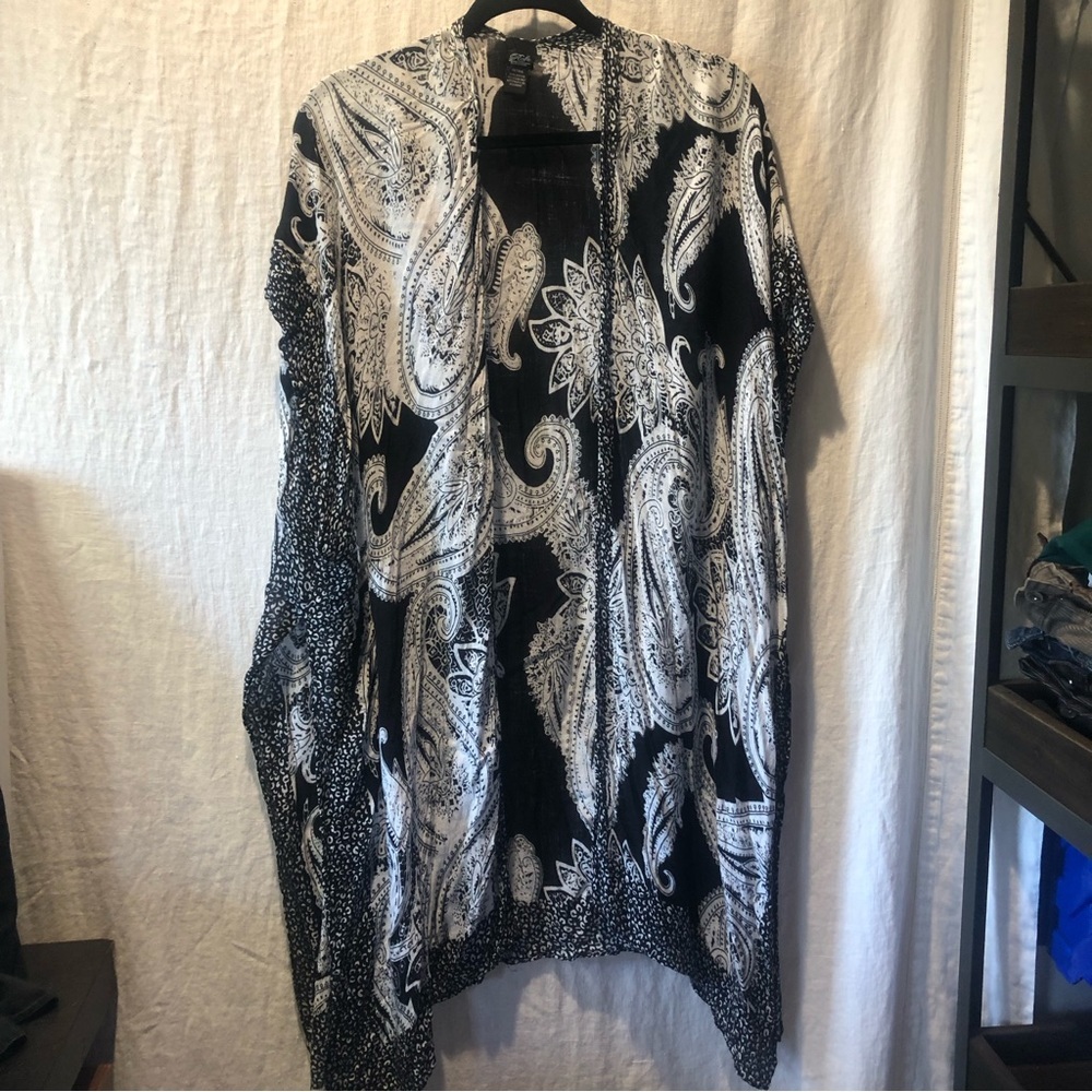 Roffe swim cover up black and white paisley graphic viscose one size side slit